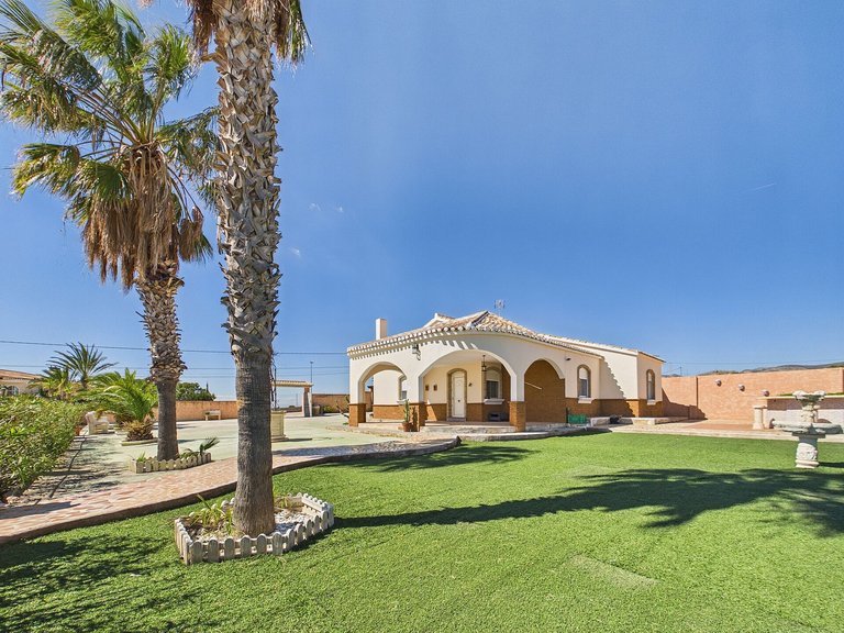Villa for Sale in Albatera, Alicante 2