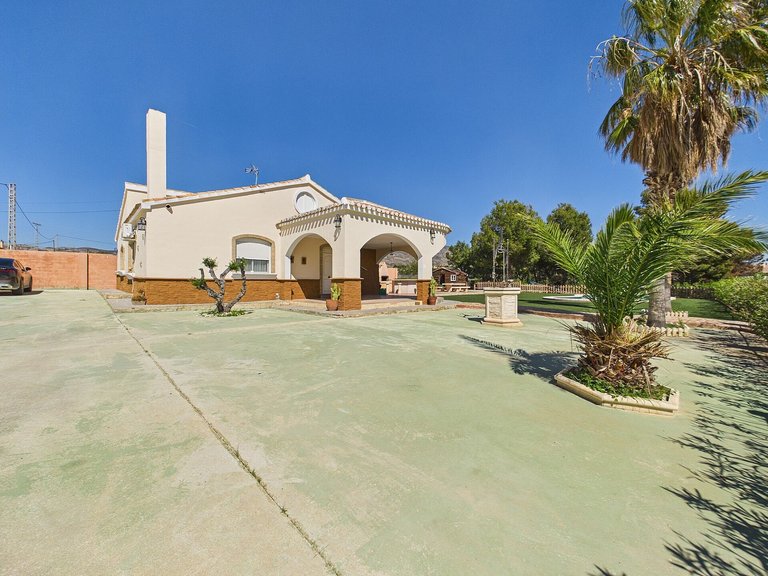 Villa for Sale in Albatera, Alicante 29