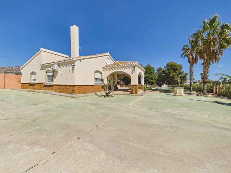 Villa for Sale in Albatera, Alicante 30