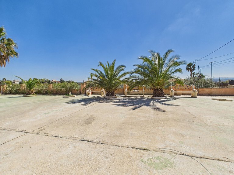 Villa for Sale in Albatera, Alicante 37