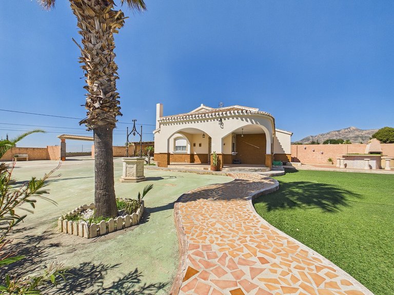 Villa for Sale in Albatera, Alicante 24
