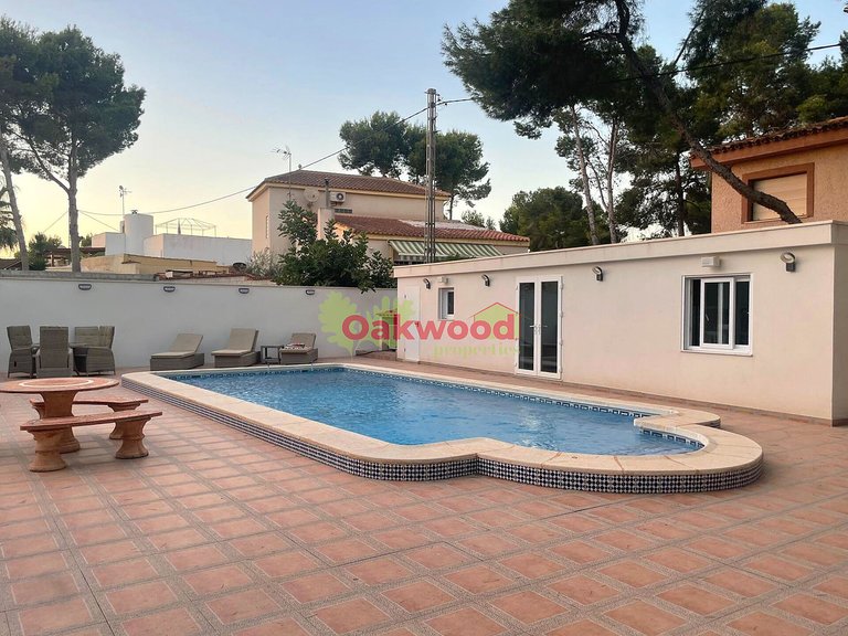 Villa for Sale in Pinar De Campoverde, Alicante 28