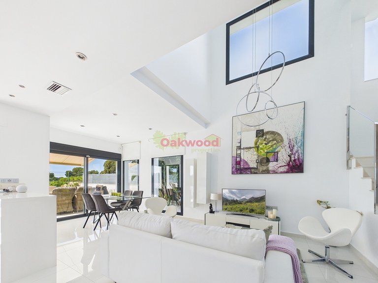 Villa for Sale in Lo Romero Golf, Alicante 4