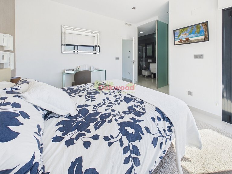 Villa for Sale in Lo Romero Golf, Alicante 10