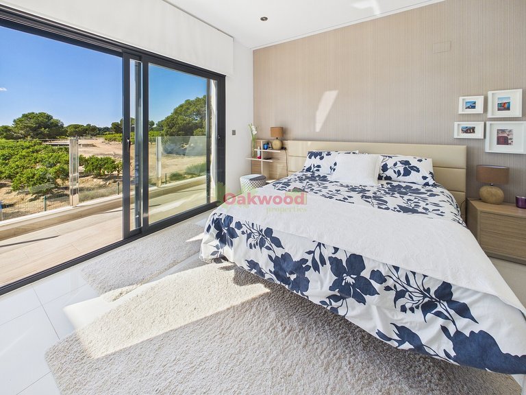 Villa for Sale in Lo Romero Golf, Alicante 8