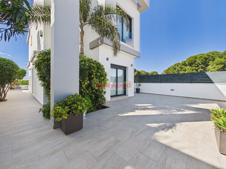 Villa for Sale in Lo Romero Golf, Alicante 36