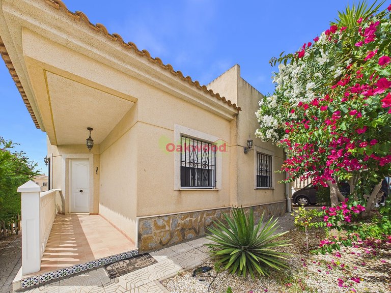 Villa for Sale in Pinar De Campoverde, Alicante 2