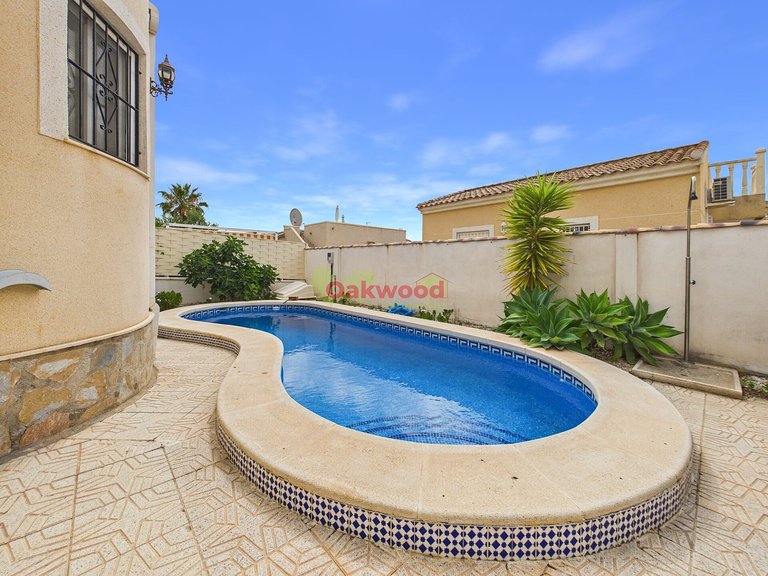 Villa for Sale in Pinar De Campoverde, Alicante 24