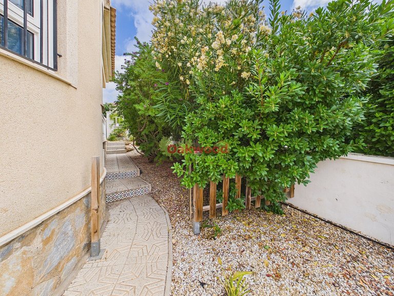 Villa for Sale in Pinar De Campoverde, Alicante 28