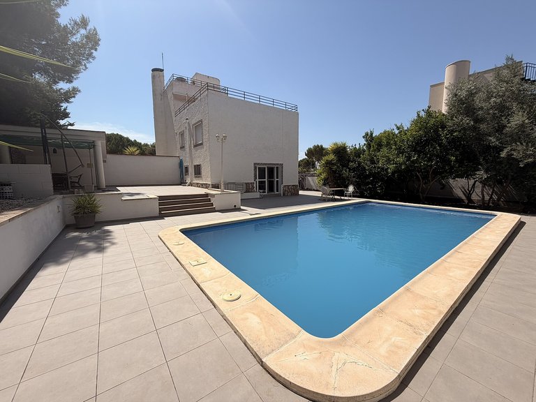 Villa for Sale in Pinar De Campoverde, Alicante 44