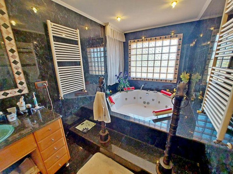 Villa for Sale in Cabo Roig, Alicante 16