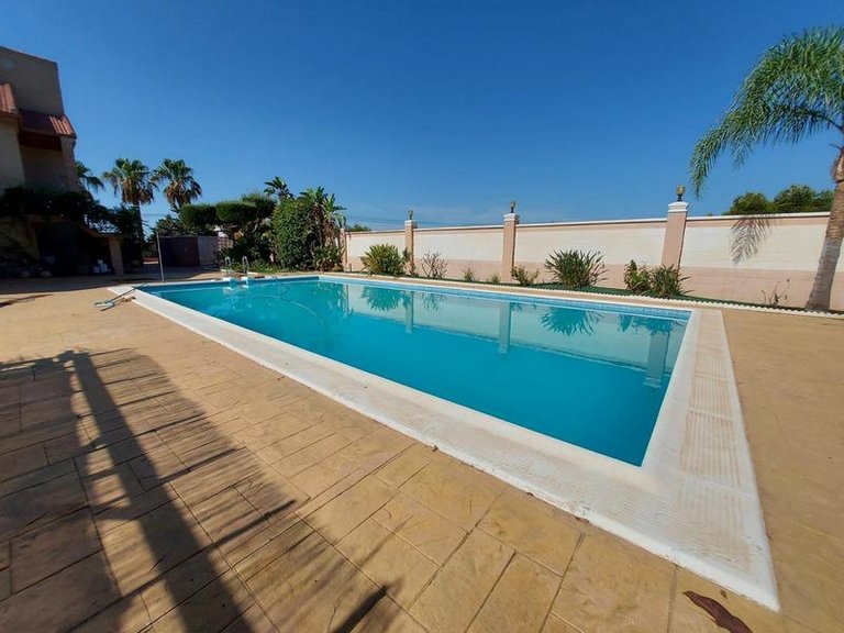 Villa for Sale in Cabo Roig, Alicante 3
