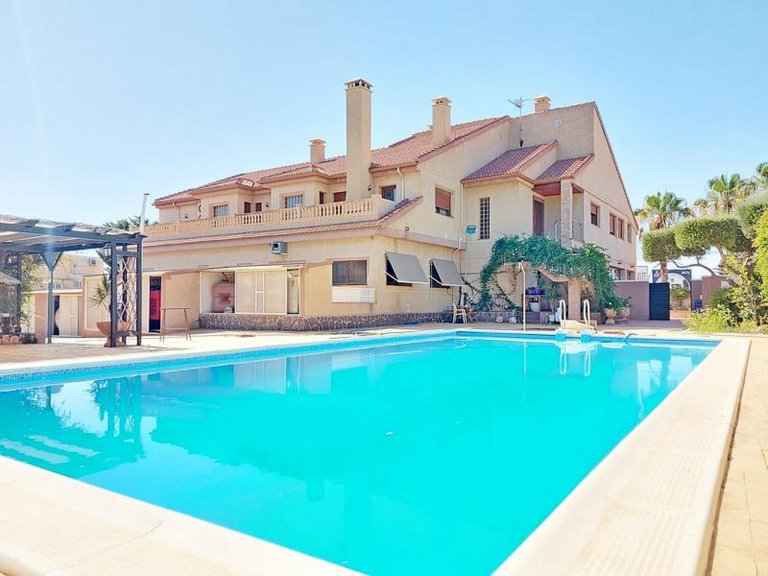 Villa for Sale in Cabo Roig, Alicante 4