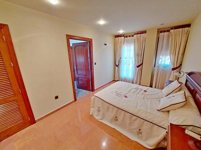 Villa for Sale in Cabo Roig, Alicante 23