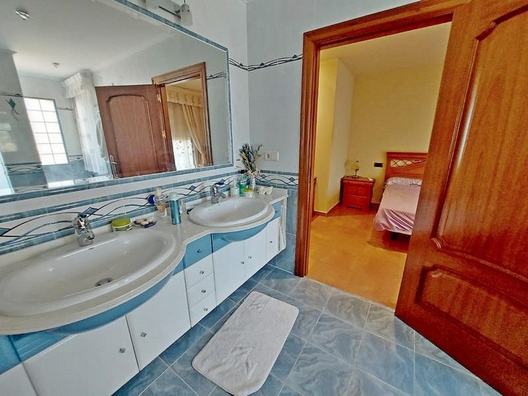 Villa for Sale in Cabo Roig, Alicante 25