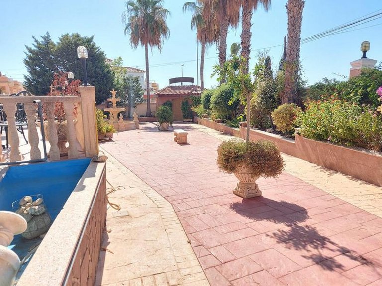 Villa for Sale in Cabo Roig, Alicante 52