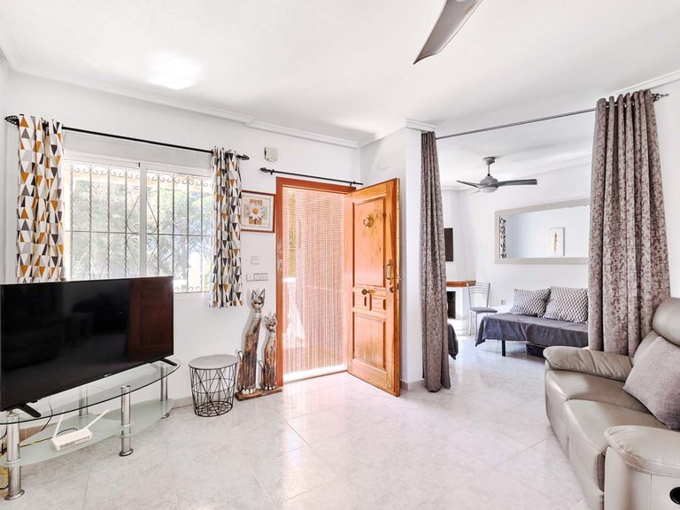 Villa for Sale in Pinar De Campoverde, Alicante 8