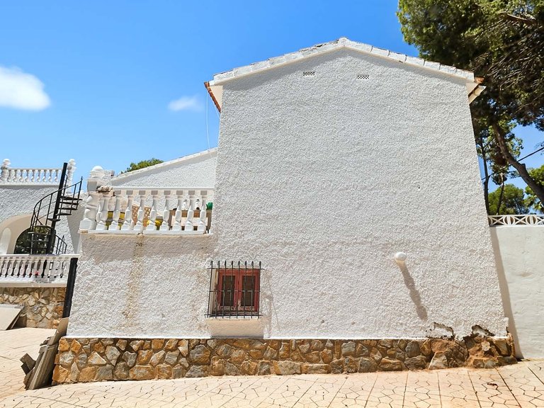 Villa for Sale in Pinar De Campoverde, Alicante 42