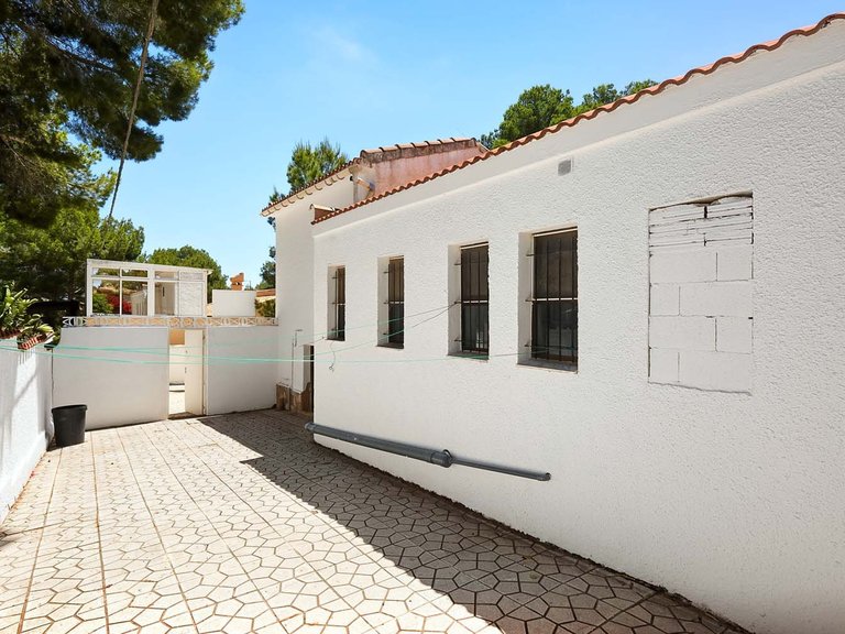 Villa for Sale in Pinar De Campoverde, Alicante 48