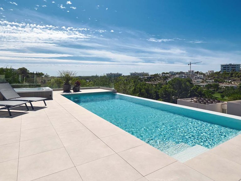 Villa for Sale in Las Colinas Golf, Alicante 2