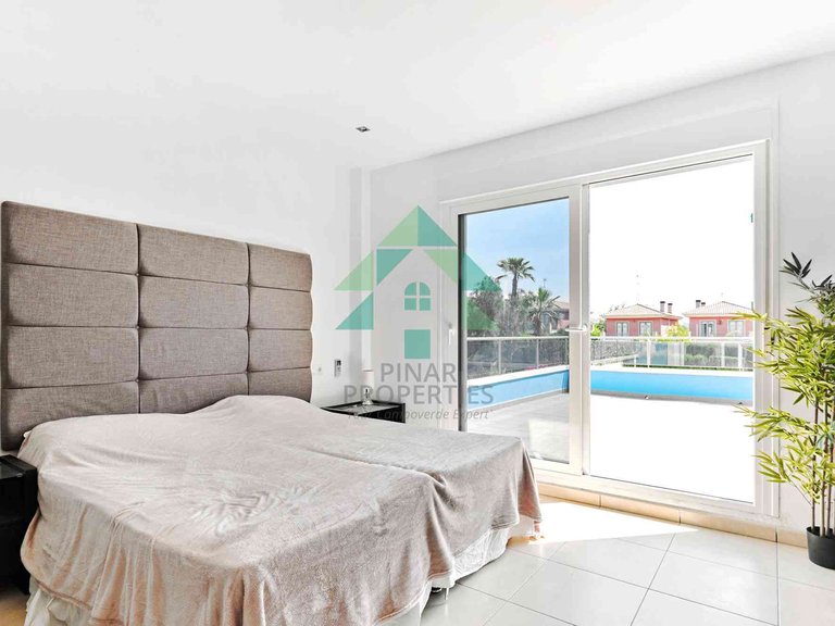 Villa for Sale in Alicante, Alicante 33