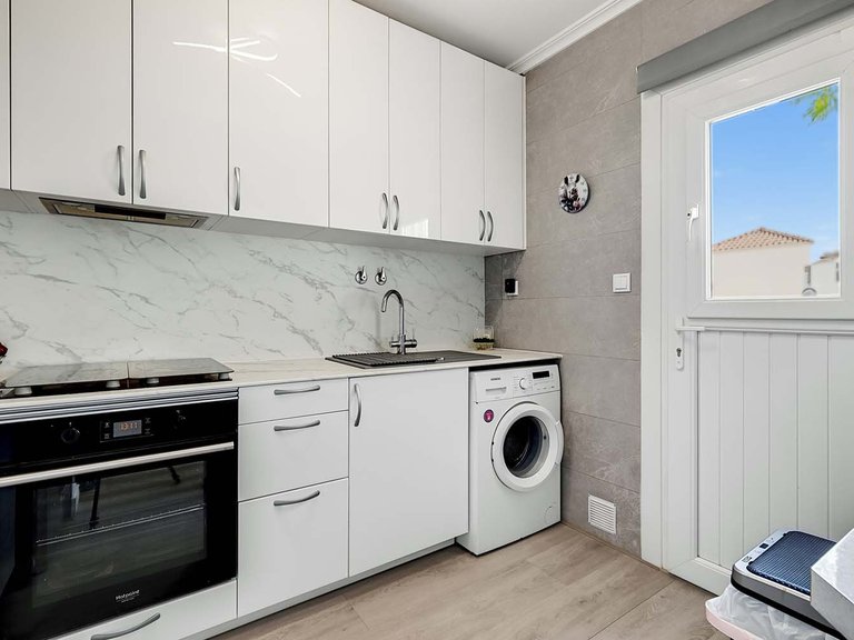 Villa for Sale in Pinar De Campoverde, Alicante 9