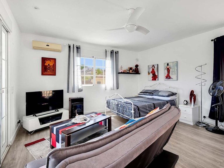 Villa for Sale in Pinar De Campoverde, Alicante 25