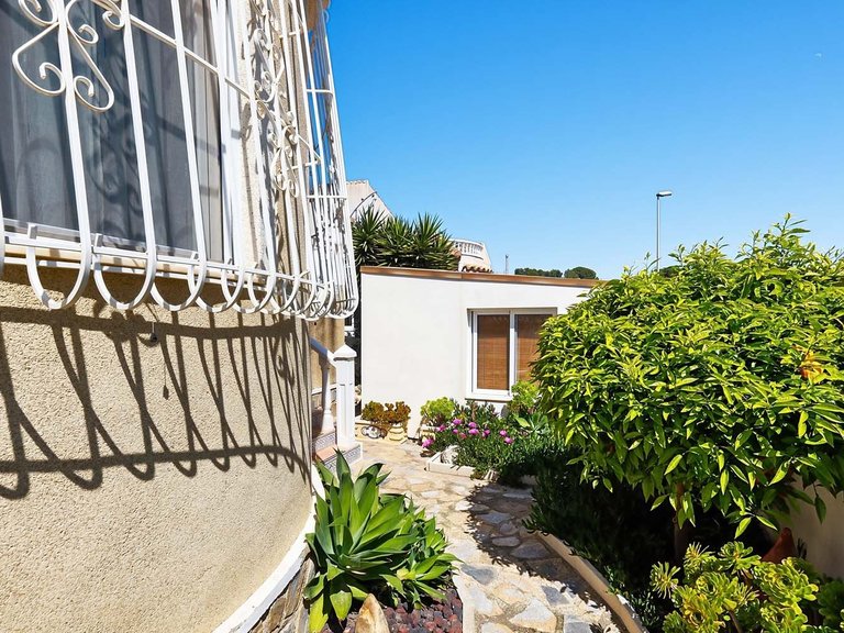Villa for Sale in Pinar De Campoverde, Alicante 30