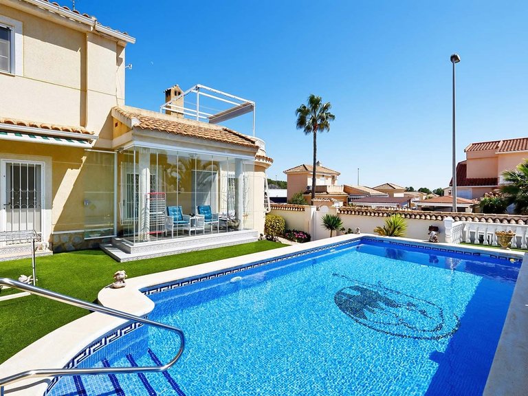 Villa for Sale in Pinar De Campoverde, Alicante 1