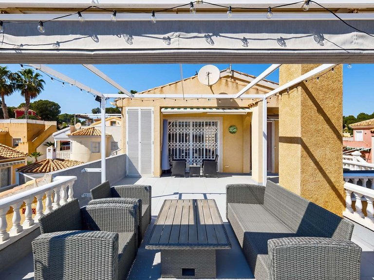 Villa for Sale in Pinar De Campoverde, Alicante 46