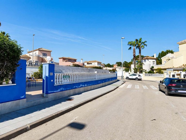 Villa for Sale in Pinar De Campoverde, Alicante 42