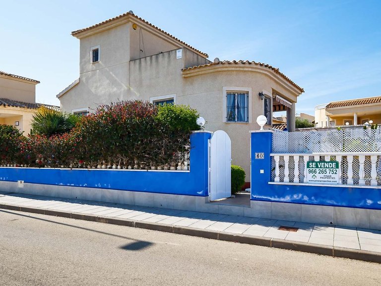 Villa for Sale in Pinar De Campoverde, Alicante 37