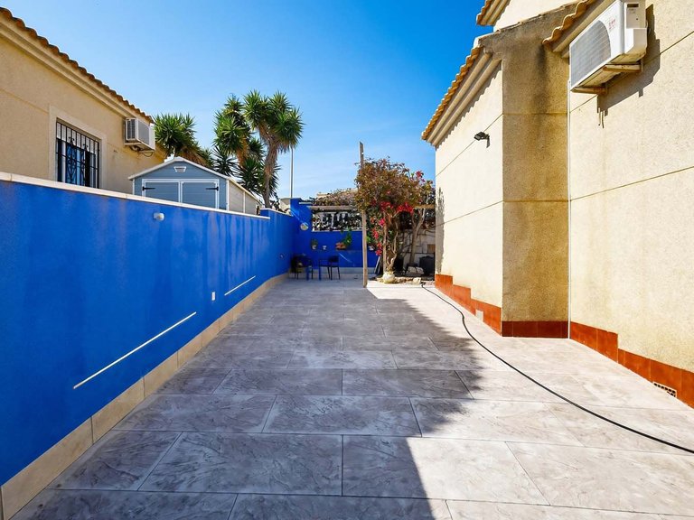 Villa for Sale in Pinar De Campoverde, Alicante 27