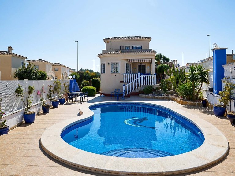 Villa for Sale in Pinar De Campoverde, Alicante 1