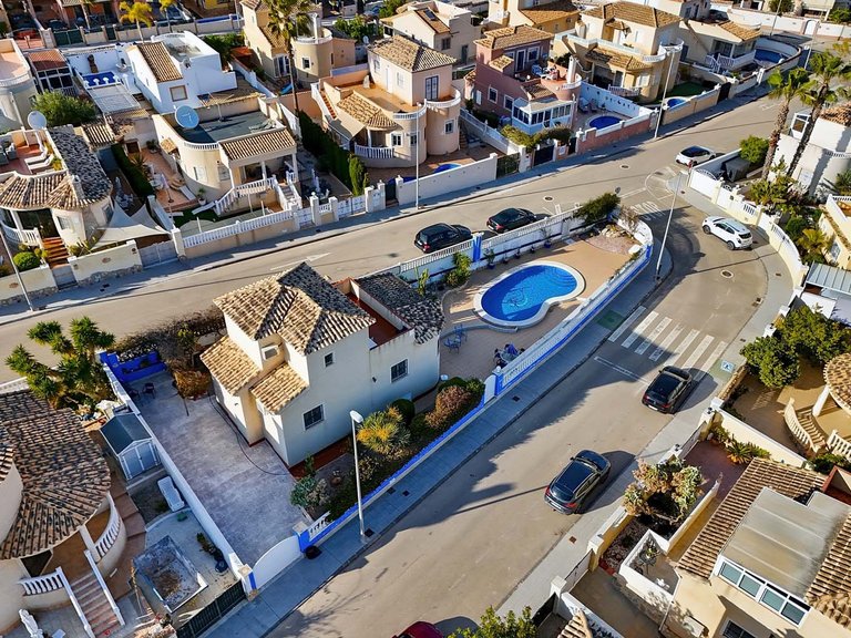 Villa for Sale in Pinar De Campoverde, Alicante 46