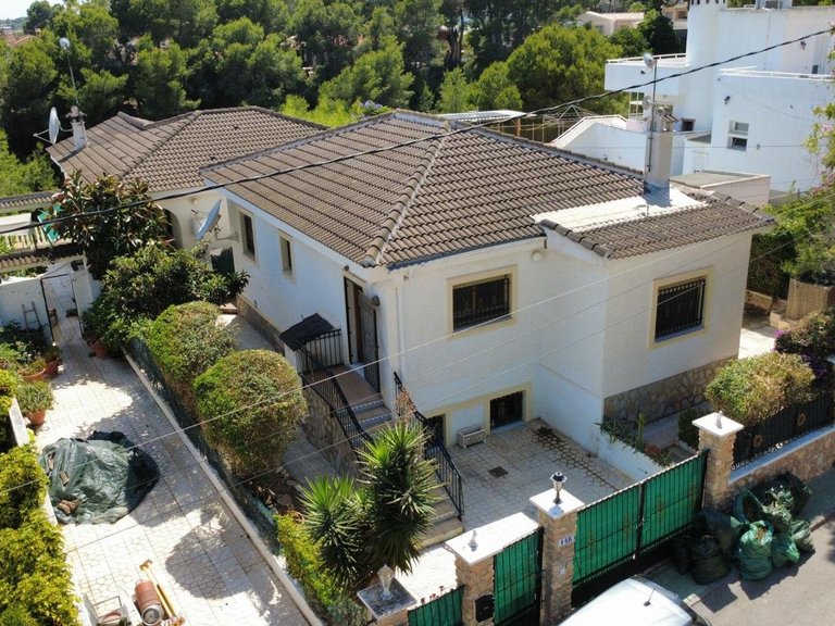 Villa for Sale in Pinar De Campoverde, Alicante 1