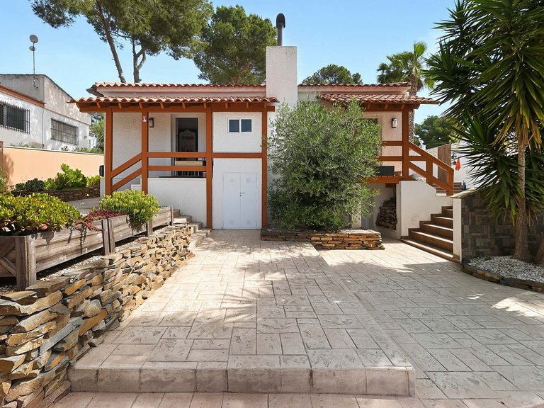 Villa for Sale in Pinar De Campoverde, Alicante 38