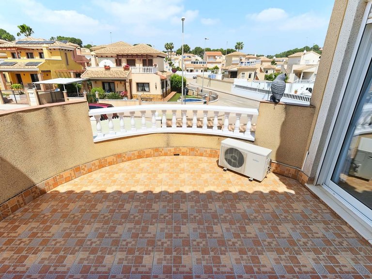 Villa for Sale in Pinar De Campoverde, Alicante 36