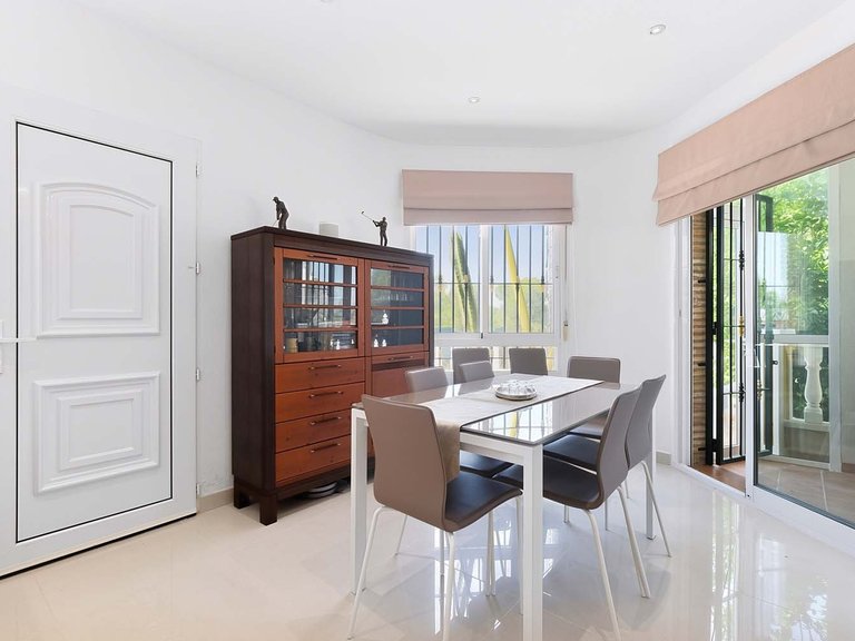 Villa for Sale in Pinar De Campoverde, Alicante 4