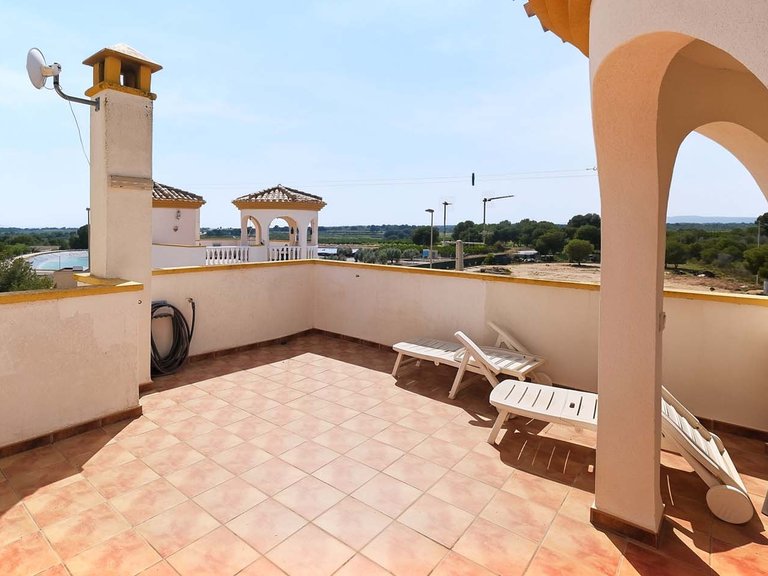 Villa for Sale in Pinar De Campoverde, Alicante 32