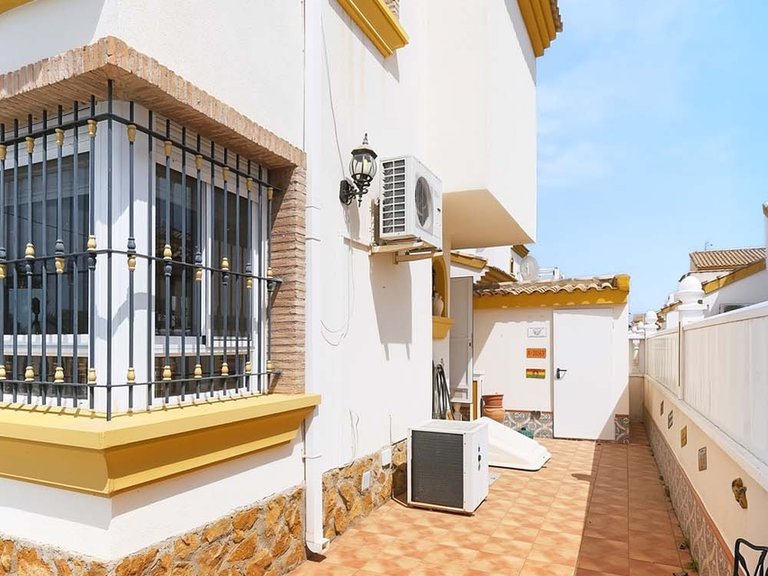 Villa for Sale in Pinar De Campoverde, Alicante 44
