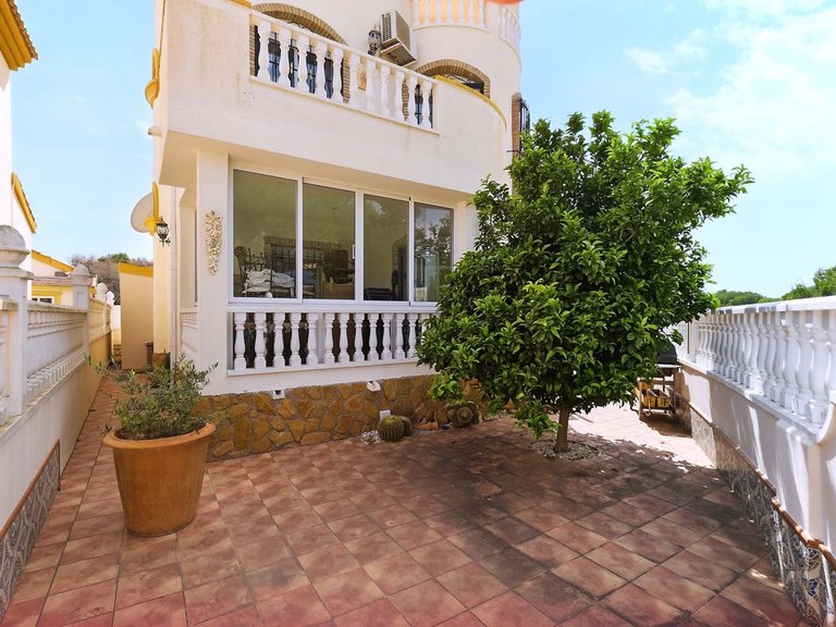 Villa for Sale in Pinar De Campoverde, Alicante 39