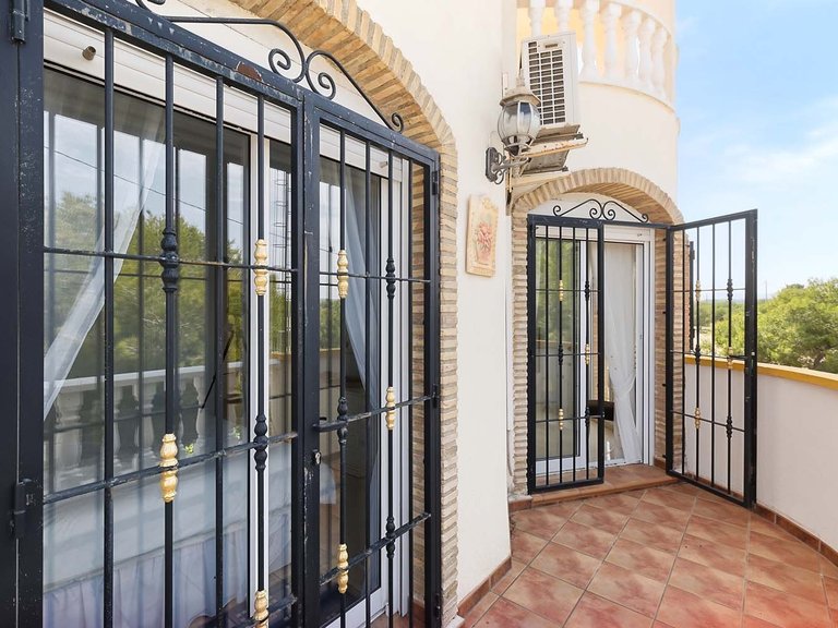 Villa for Sale in Pinar De Campoverde, Alicante 26
