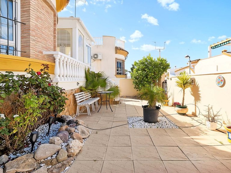 Villa for Sale in Pinar De Campoverde, Alicante 46