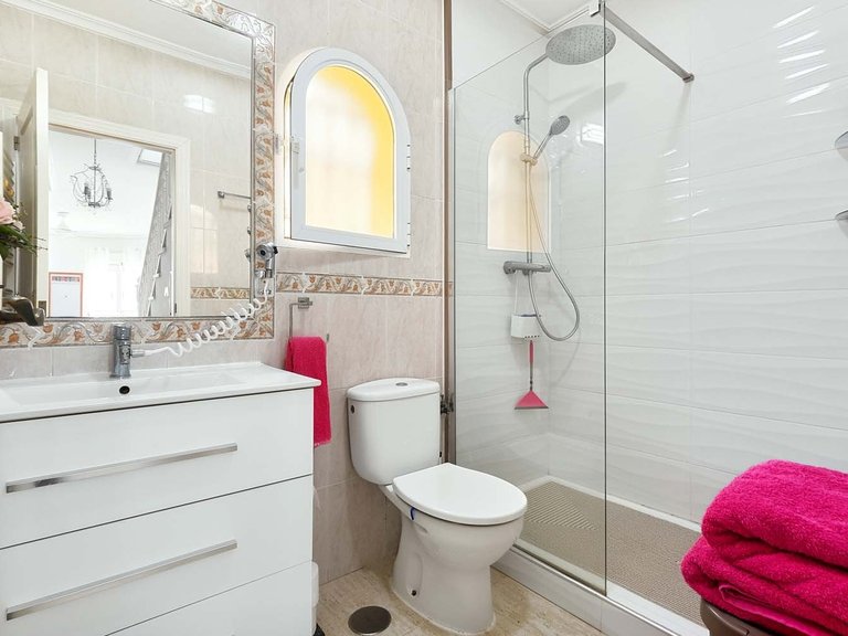 Villa for Sale in Pinar De Campoverde, Alicante 23