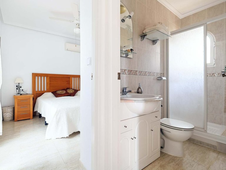 Villa for Sale in Pinar De Campoverde, Alicante 36