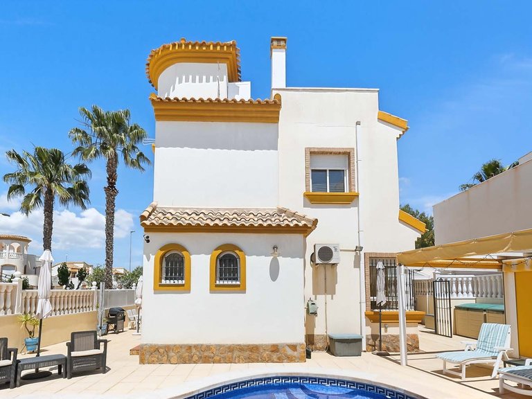 Villa for Sale in Pinar De Campoverde, Alicante 42