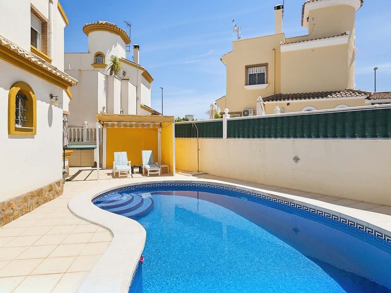 Villa for Sale in Pinar De Campoverde, Alicante 47