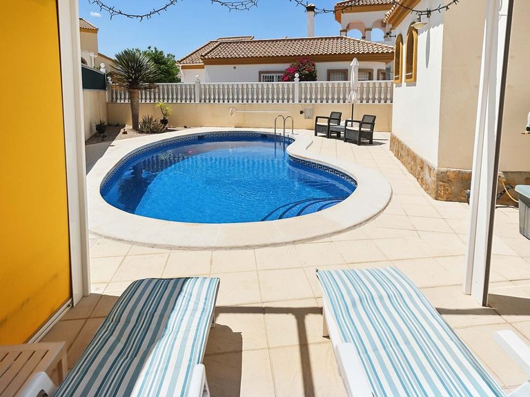 Villa for Sale in Pinar De Campoverde, Alicante 46
