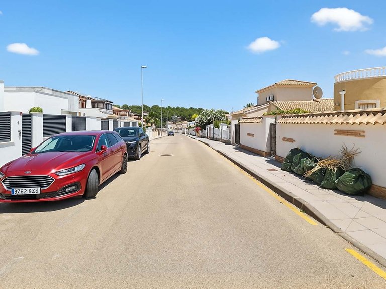 Villa for Sale in Pinar De Campoverde, Alicante 50